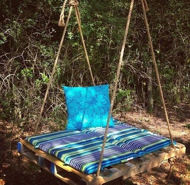 DIY Pallet Bed Swing