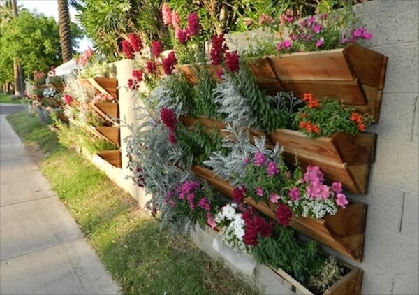 13 Pallet Vertical Garden for Beautifying you Home | Pallet Furniture 