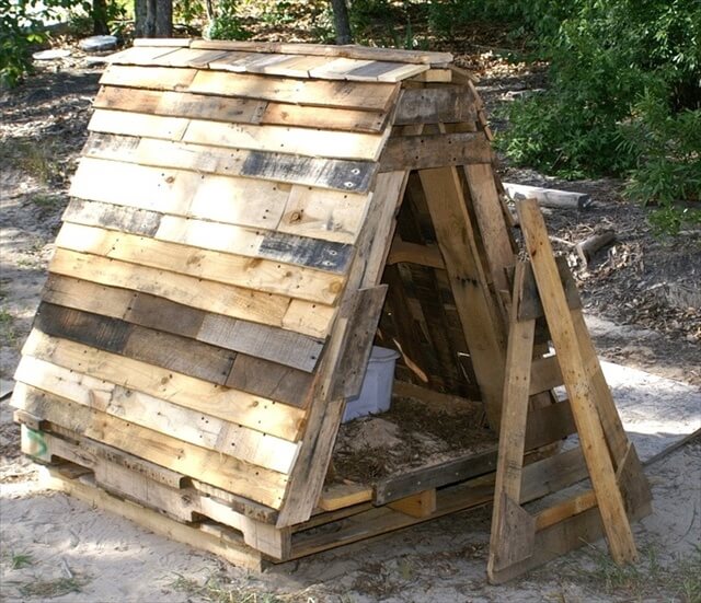 Bring the Luck to Home: 16 Pallet Dog House | Pallet Furniture DIY