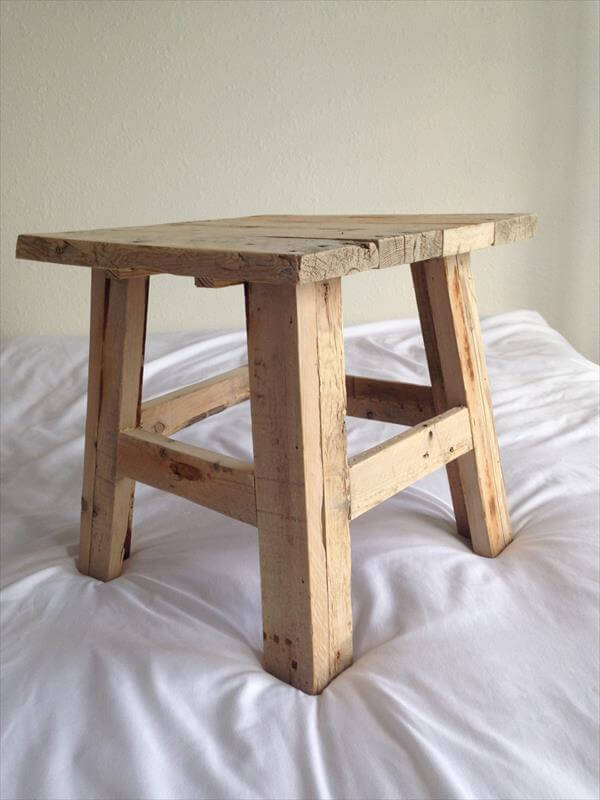 Reclaimed Pallet Wood Stool | Pallet Furniture DIY