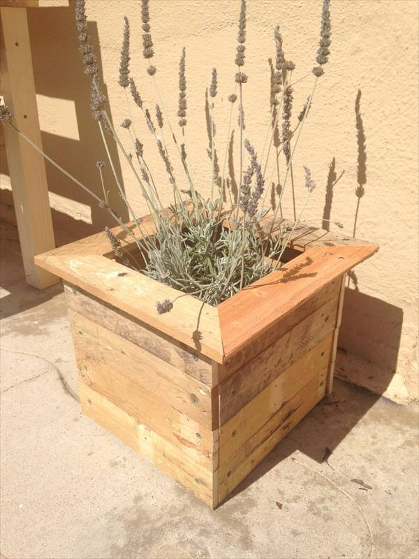  DIY Furniture Made From Wooden Pallets Recycled DIY Pallet Planter Box