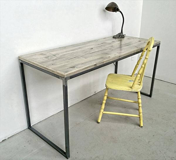 DIY Pallet Desk with Flat Box Metal Legs | Pallet Furniture DIY
